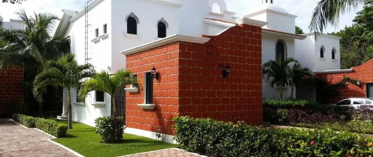 Sunrise Room In Stunning Villa Playacar Townhouse Stage 2 Playa del Carmen